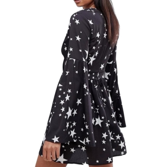 Boohoo Black Star Print Bell Sleeve mini dress - Picture 3 of 12